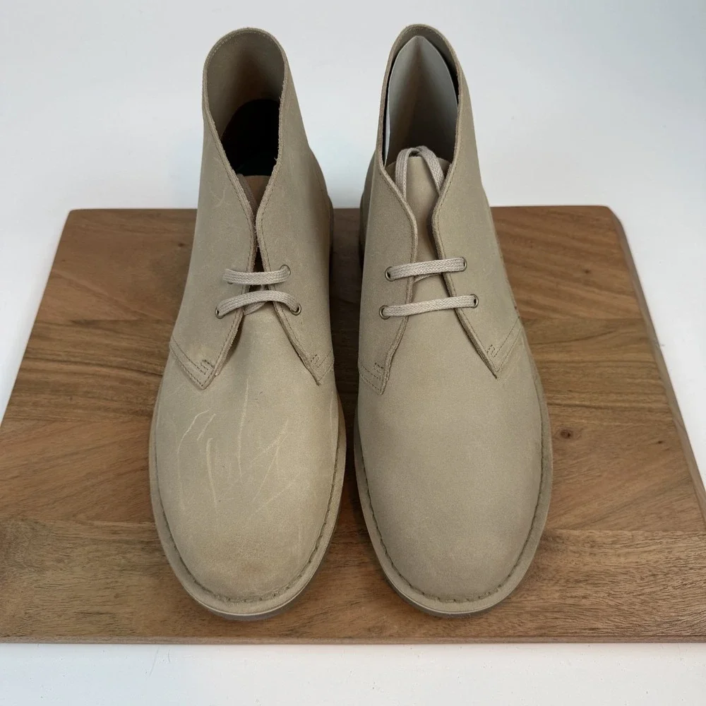 New Mens Clarks Shepton Beige Nubuck Distressed Casual Chukka Boot Size 13 M NIB